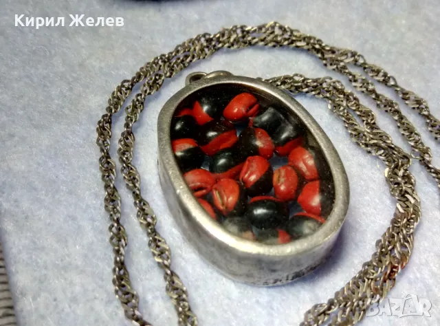 СТАР СРЕБЪРЕН МЕДАЛЬОН Със ЗЪРНА на Ormosia coccinea / wayruru За КЪСМЕТ с ВЕРИЖКА СРЕБРО 925 29143, снимка 2 - Антикварни и старинни предмети - 49866130