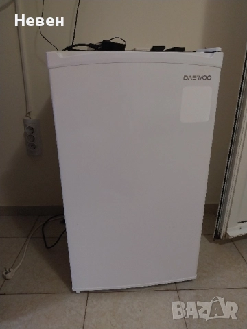 хладилник с фризер , снимка 4 - Хладилници - 51857271