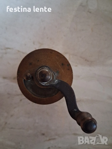 Стара месингова мелничка, снимка 5 - Антикварни и старинни предмети - 53901785