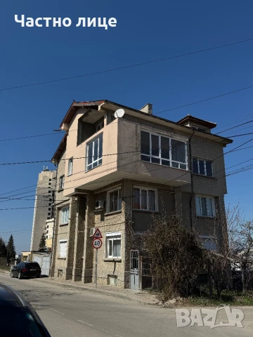 Етаж от къща с гараж и двор, Център, Разград, снимка 1
