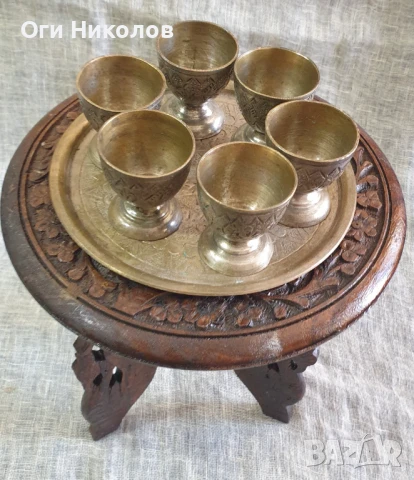 Стара арабска дървена масичка и комплект ръчноковани чаши с поднос, снимка 3 - Антикварни и старинни предмети - 50593474
