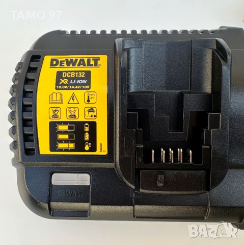 Dewalt DCB132 двойно зарядно и куфар, снимка 3 - Други инструменти - 46704610