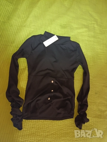 чисто нова блуза