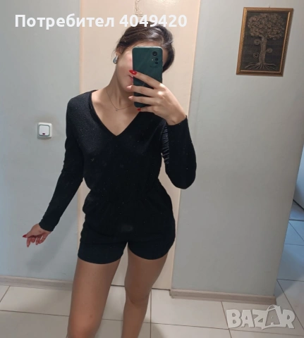 Черен ,къс, блестящ гащеризон 