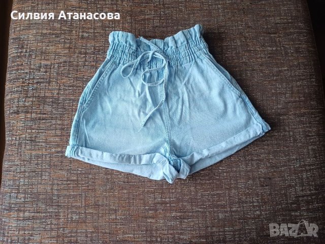 Дънкови къси панталони Bershka , снимка 1 - Къси панталони и бермуди - 46021060