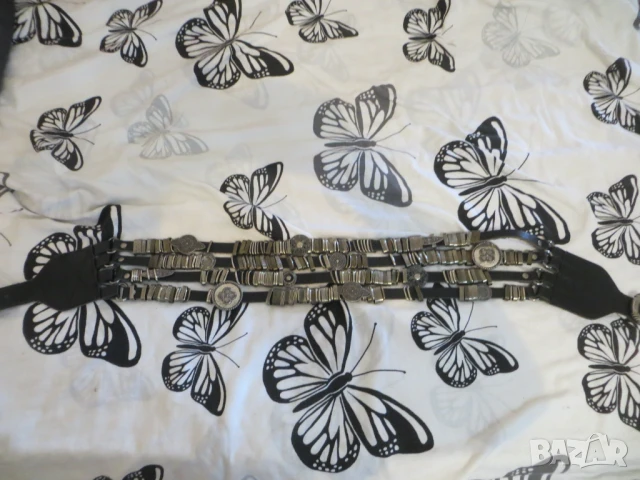 Дамски кожен колан с метални орнаменти