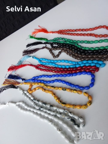 Пластмасови броеници различни цветове, снимка 2 - Други ценни предмети - 54174570