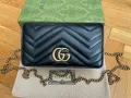 Gucci коженa мини Beloved чанта Гучи Златно Gold GG лого Made in Italy, снимка 1