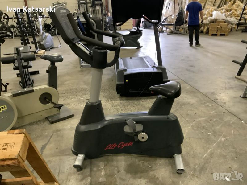 Велоергометър с LED дисплей Life Fitness Activate Series Upright Lifecycle Exercise Bike, снимка 1