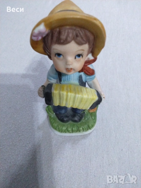 Момченце с акордеон, винтидж керамична фигурка, снимка 1