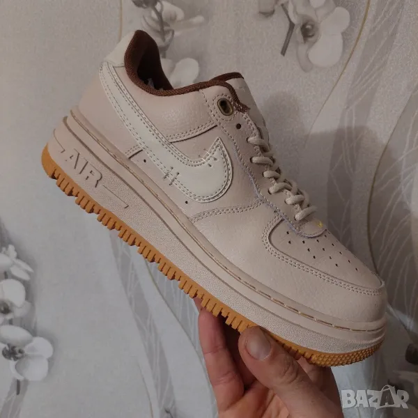 маратонки Nike Air Force 1 Luxe  номер 39  , снимка 1