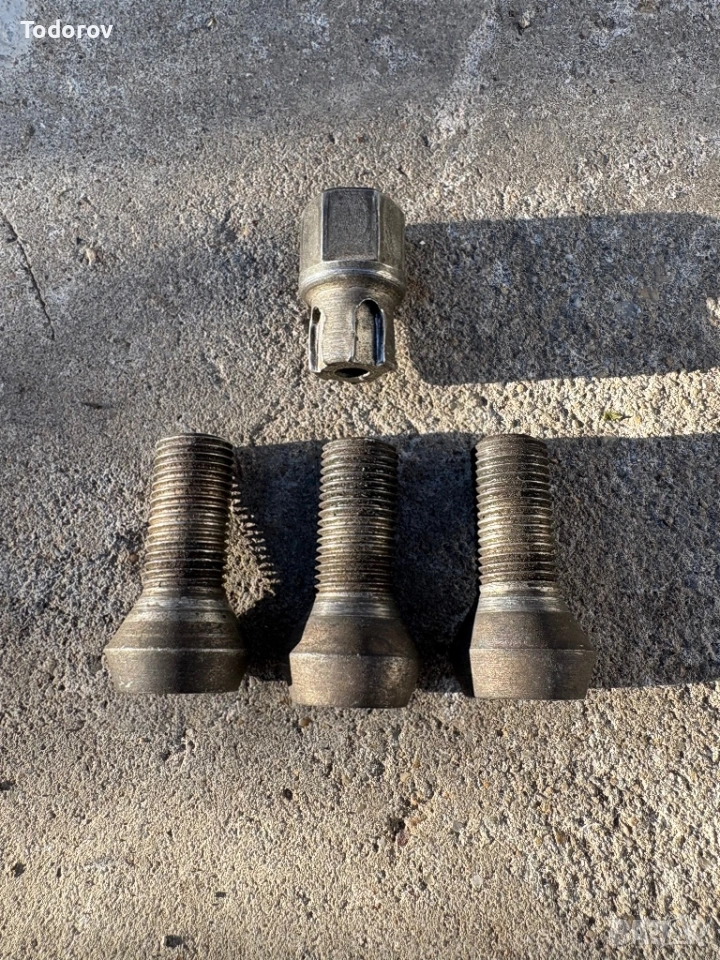 Оригинални секретни болтове Skoda , снимка 1