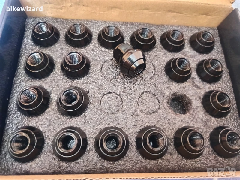 Гайки за джанти 20 броя черни с движеща периферия 12х1.50 НОВИ, снимка 1