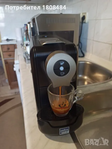 Кафе машина Лаваца за капсули Лаваца Блу работи и прави супер кафе , снимка 1