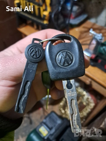 Продавам лот от различни видове автомобилни ключове (заготовки) и дистанционни, снимка 10 - Аксесоари и консумативи - 53918297