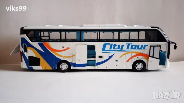 City Tour Bus Pull Back - Мащаб 1:32 , снимка 5 - Колекции - 49179431