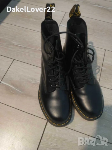 Dr. Martens 1460 Black Smooth | EU 43 | Носени 2 пъти!!, снимка 2 - Мъжки боти - 54245688
