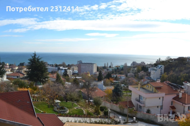 Светъл тристаен апартамент с морска гледка