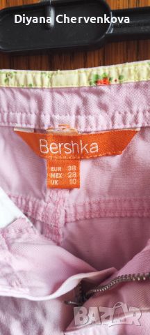 Бледорозови дънки до коляното марка Bershka, снимка 3 - Дънки - 46412393