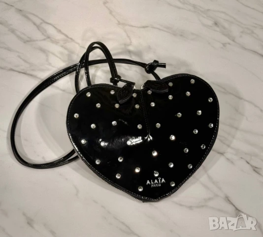 чанти със сърце и камъни aliaia ↔️ 17.5 cm 
↕️ 22.5 cm 
