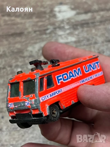 Метална количка - vintage Matchbox Command Vehicle Foam Unit, specifically the "City Airport", снимка 2 - Коли, камиони, мотори, писти - 51112593