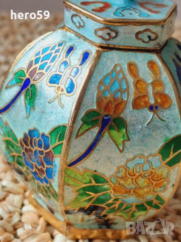 Прекрасна китайската ваза(кутийка) с гилеше емайл, снимка 9 - Антикварни и старинни предмети - 45371707