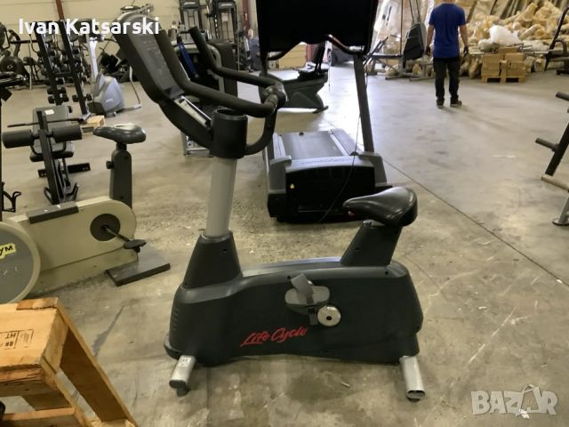 Велоергометър с LED дисплей Life Fitness Activate Series Upright Lifecycle Exercise Bike, снимка 1 - Фитнес уреди - 46730408