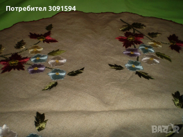 Винтидж  ретро покривка за маса с бродирани  цветя диаметър 72 см, снимка 5 - Антикварни и старинни предмети - 53177405