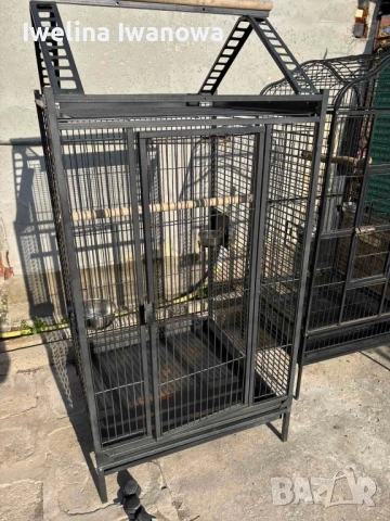 Продавам две клетки за папагали. Намират се в Сливен само лично предаване , снимка 3 - Папагали - 52422349