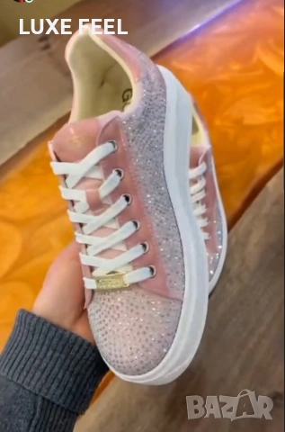 GUESS ⚜️Обувки с Камъни , снимка 2 - Дамски ежедневни обувки - 53964206