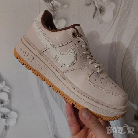 маратонки Nike Air Force 1 Luxe  номер 39  , снимка 1 - Маратонки - 48286959