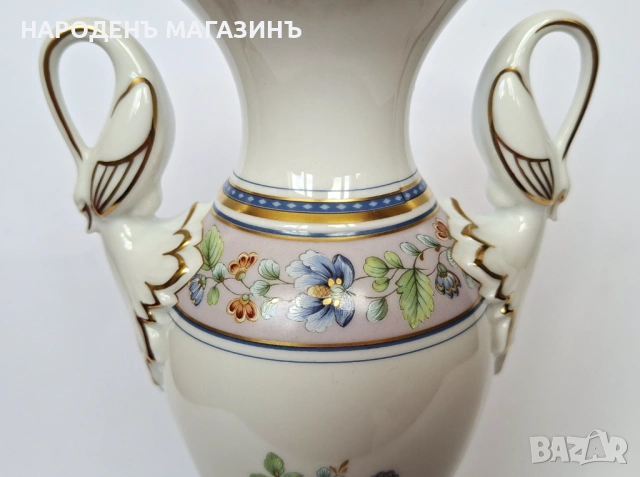 KAISER – Немски порцелан ваза с лебедови дръжки злато цветя ПЕРФЕКТНА, снимка 2 - Други ценни предмети - 54159092