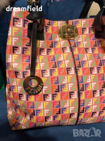 Дамска чанта Fendi Фенди, снимка 2 - Чанти - 49646305