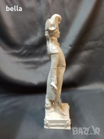 Маркиз дьо ла Файет Френска революция в бяла порцеланова фигура от Каподимонте около 1930 год., снимка 5 - Антикварни и старинни предмети - 46184172