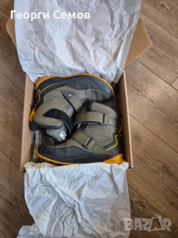 Продавам детски зимни обувки Jack Wolfskin Polar Bear Texapore High VC