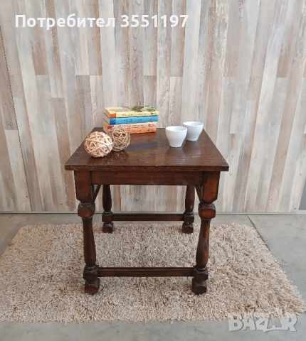 Много запазена  холна маса с резбовани крака - 1 бр