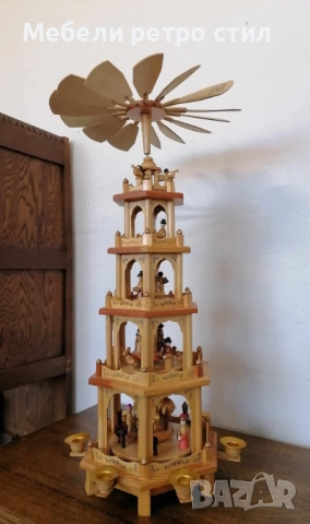Красива многоетажна коледна пирамида от естествено дърво. Изработена с фини дърворезби и фигурки., снимка 3 - Декорация за дома - 52803137