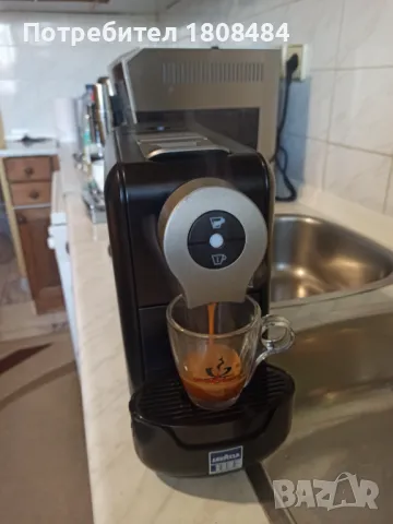 Кафе машина Лаваца за капсули Лаваца Блу работи и прави супер кафе 