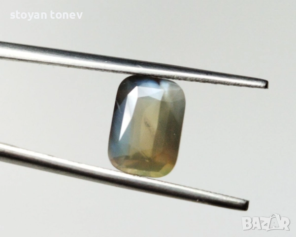 Александрит с великолепен променящ се цвят 1.03кт.! Сертифициран! Нов!, снимка 10 - Други - 51970029