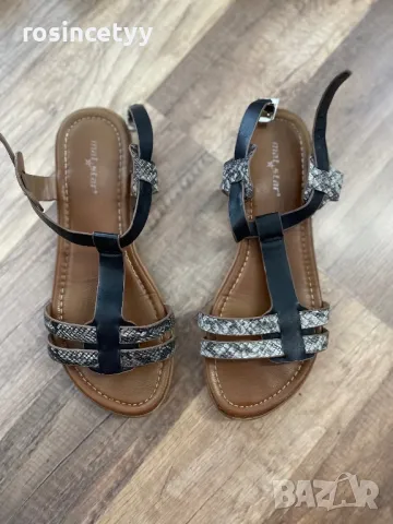 Черни сандали 