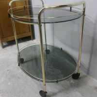 Помощна маса на колелца с метален корпус и стъклени плотове, снимка 1 - Маси - 45337095