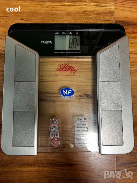 Продавам телесен кантар TANITA UM-075 (Япония), снимка 1