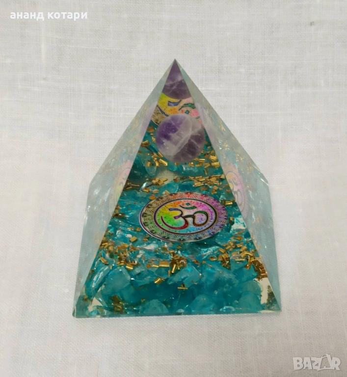 Пирамида - оргонит с естествени камъни, снимка 1