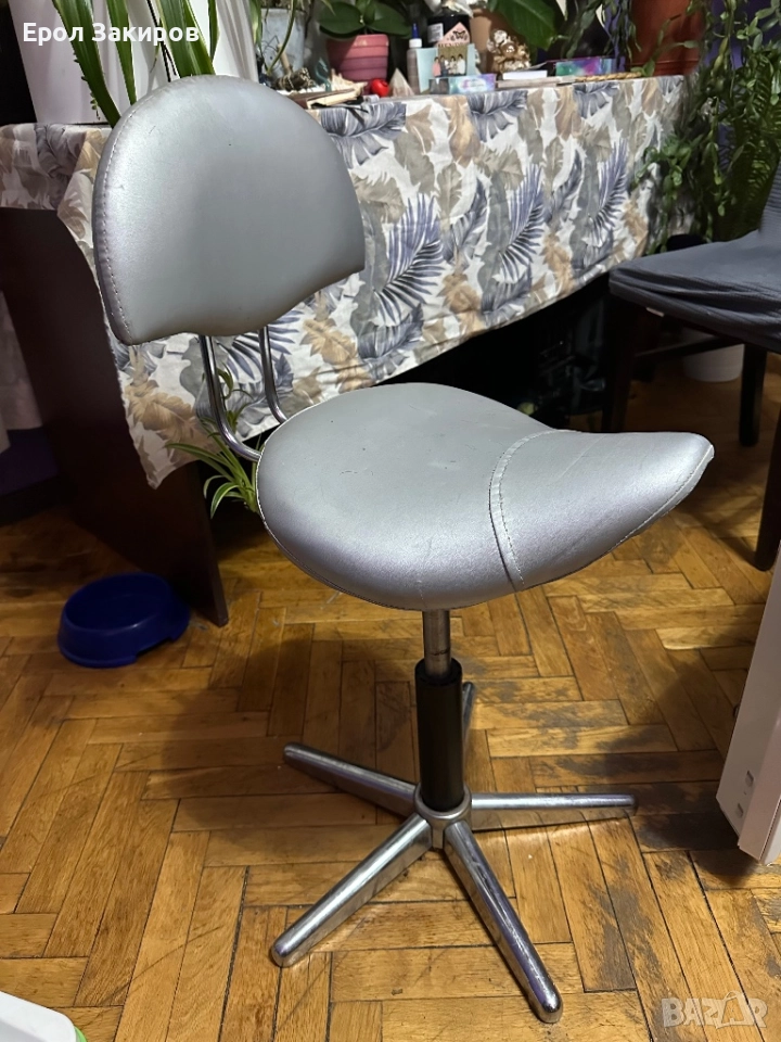 Стол за маникюр, снимка 1