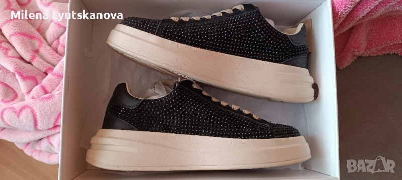 Обувки Guess Elbina, снимка 1