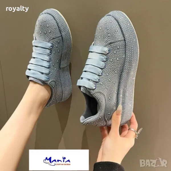 Дамски спортни обувки с камъни в сиво, снимка 1