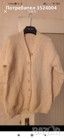 Продавам чисто нова плетена жилетка .Ръчно Плетево