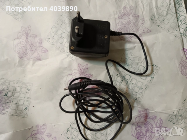 Продавам стари зарядни за мобилни телефони , снимка 2 - Оригинални зарядни - 54155564