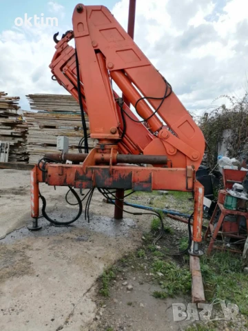 Продавам кран за камион вдига на 4м. 3.5 тона с изрядни документи