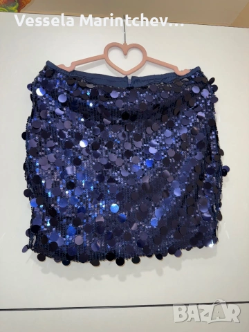 Тъмно-синя пола с пайети 